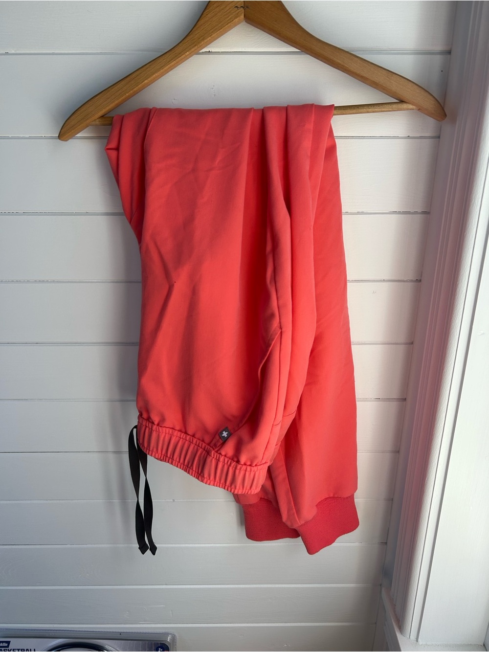 FIGS Slim Tansen Jogger 2.0 Scrub Pants Coral Red Size M NWT